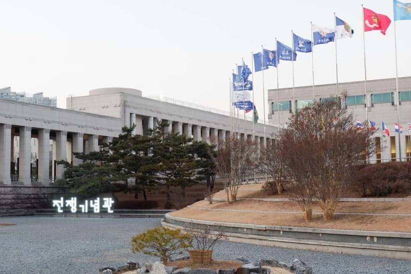 Seoul: War Memorial, Jogyesa Temple & Tapgol Park Tour - A half-day Seoul route that swings from war to prayer