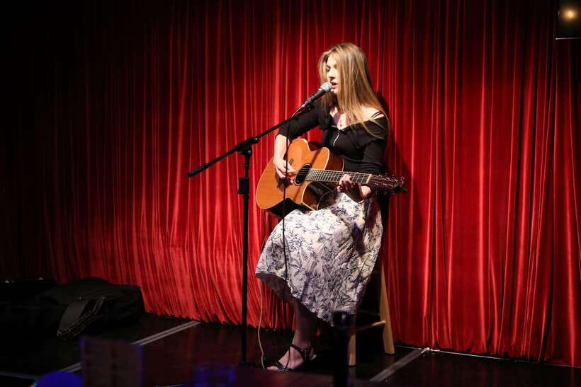 Seoul’s Stars: Open Mic with Local & International Talent - Nightlife Rules That Matter: Smoking, Outside Supplies, and Basic Etiquette