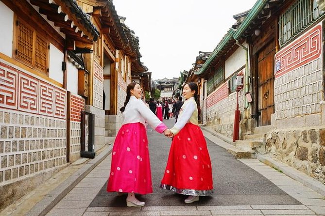 Small Group 7D Korea package Tour with Seoul Gyeongju Busan Jeju - Jeju Day 2: Hallasan, waterfalls, and ARTE Museum lights