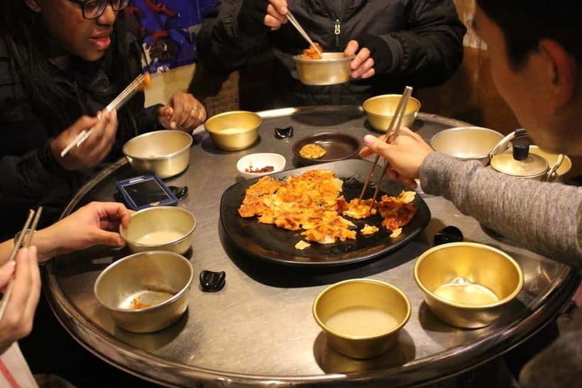 Small-Group Night Food Tour in Seoul with Korean BBQ - Beer, BBQ, and Dinner in Insadong: The Main Event