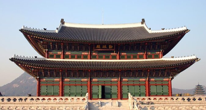 (Small Group) Palace & Seoul Old Town Highlights - How this 3-hour Seoul highlights loop makes sense