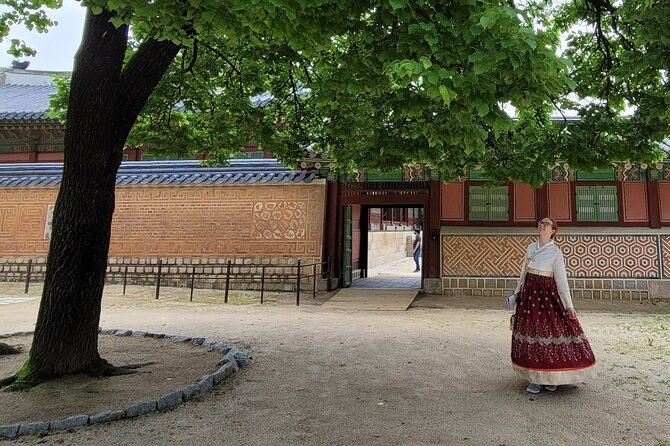 (Small Group) Palace & Seoul Old Town Highlights - Stop 2: Jogyesa Temple, a calm break in the middle of the city