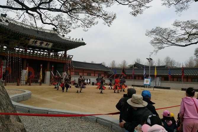 Suwon Hwaseong Fortress and Korean Folk Village Day Tour from Seoul - The Ginseng Center Stop: Helpful If You Want It