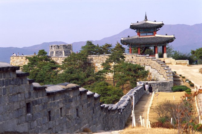 Suwon Hwaseong Fortress and Korean Folk Village Day Tour from Seoul - Lunch Included: Warm Food Helps on a Chilly Day