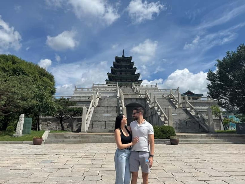 Time Travel in Seoul: Gyeongbokgung, Folk Museum & Bukchon - What to Bring (And What to Wear) for Walking Through Palace Grounds and Alleys