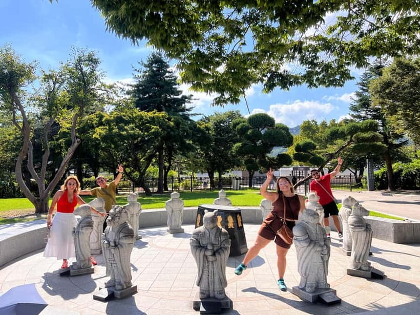 Time Travel in Seoul: Gyeongbokgung, Folk Museum & Bukchon - A Perfect 3-Hour Chunk of Seoul: Palaces, People, Hanoks