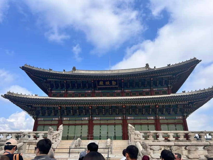 Time Travel in Seoul: Gyeongbokgung, Folk Museum & Bukchon - Bukchon Hanok Village: Quiet Lanes and Real-Time Culture