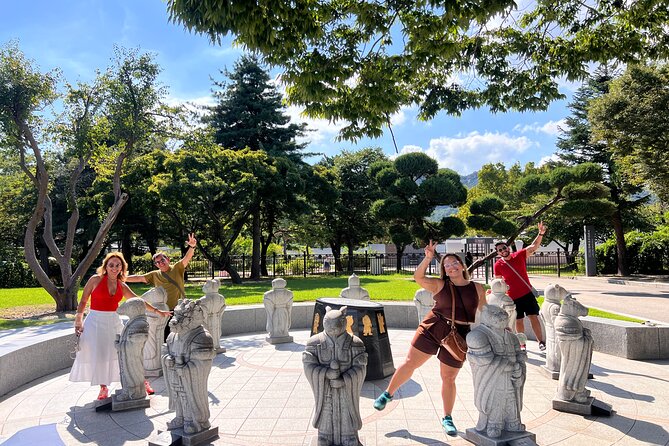 Time Travel in Seoul: Gyeongbokgung Palace, Folk Museum & Bukchon - Entering Gyeongbokgung Palace With a Guide and a Ticket Included