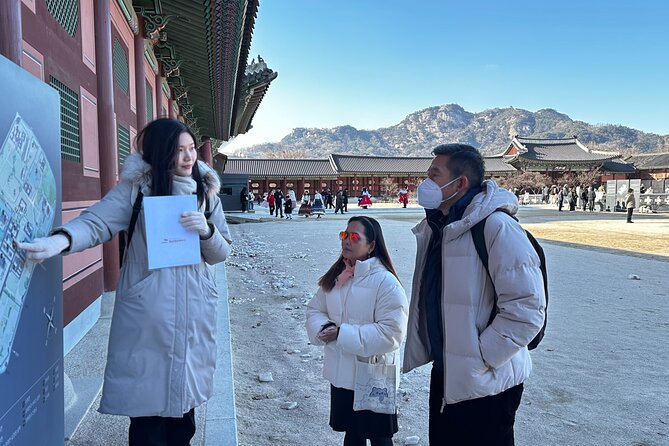 Time Travel in Seoul: Gyeongbokgung Palace, Folk Museum & Bukchon - Meeting Points and a Clean Way to Finish Your Day