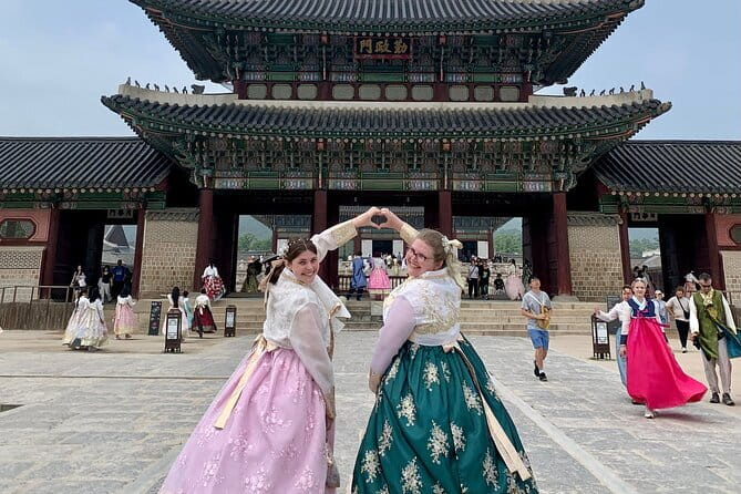 Tour Seoul’s oldest district with a storyteller from Bukchon - Stop 1: Unhyeongung and the Joseon royal succession twist