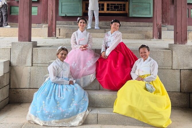 Tour Seoul’s oldest district with a storyteller from Bukchon - Stops 2–4: Cafe Onion Anguk, Yangban hanoks, and Seokjeong Boreum Well