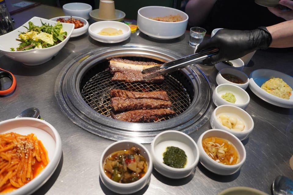 Unique Native Experience : Han River Picnic, Board game, BBQ - Small group size: why max 10 people matters