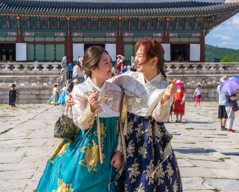 Your Personal Seoul Photographer! - Bukchon Hanok Village and Samcheong-dong: How to Look Natural in Tight Lanes